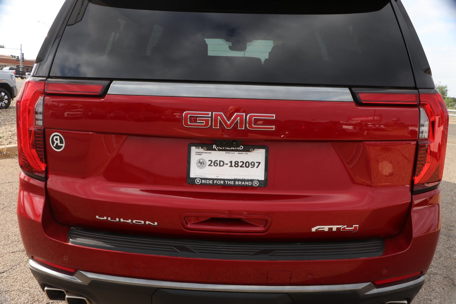 Used 2025 GMC Yukon XL AT4 w/ AT4 Premium Plus Package AWD/4WD image 6