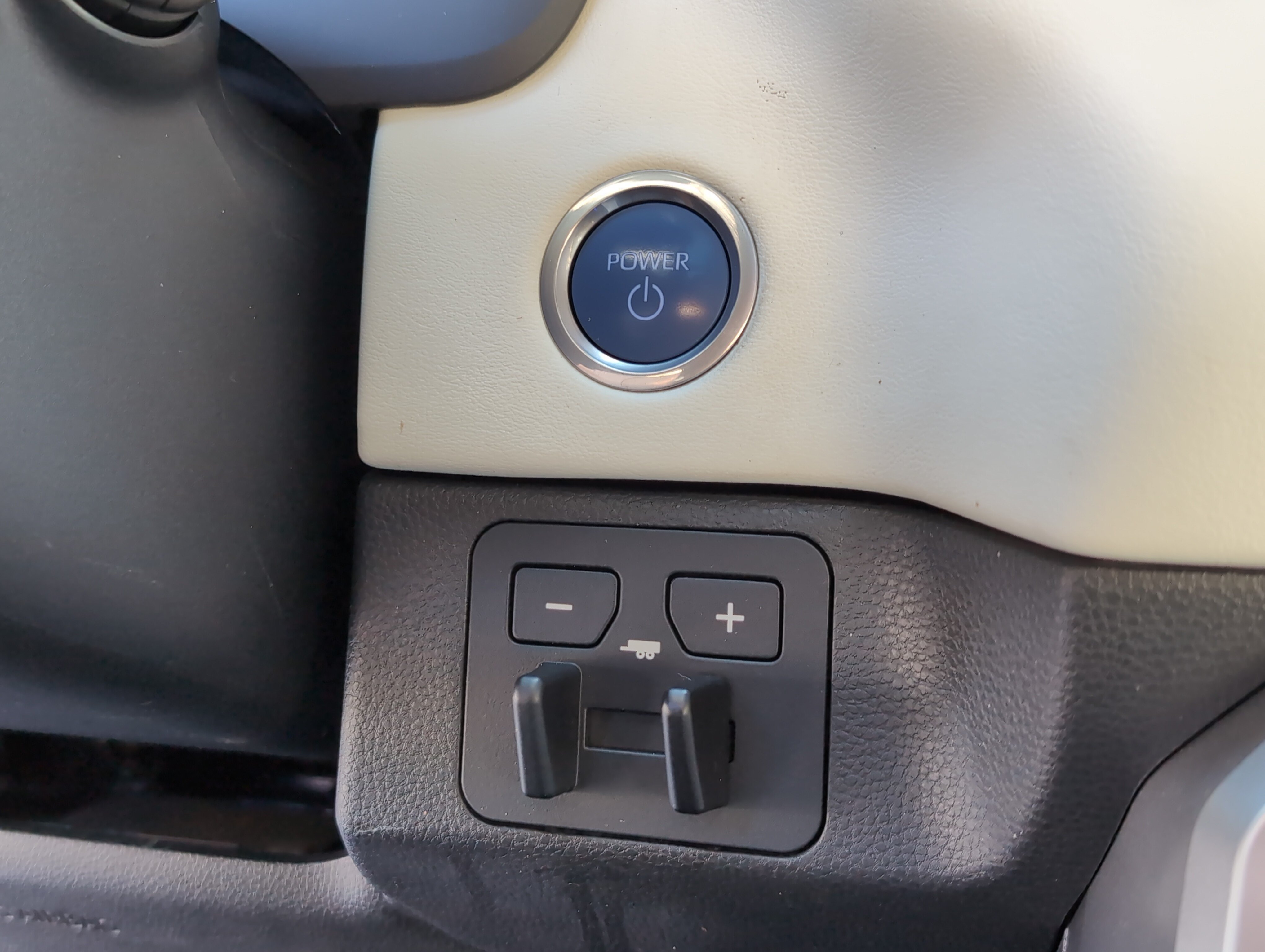 Used 2023 Toyota Sequoia Capstone AWD/4WD image 38