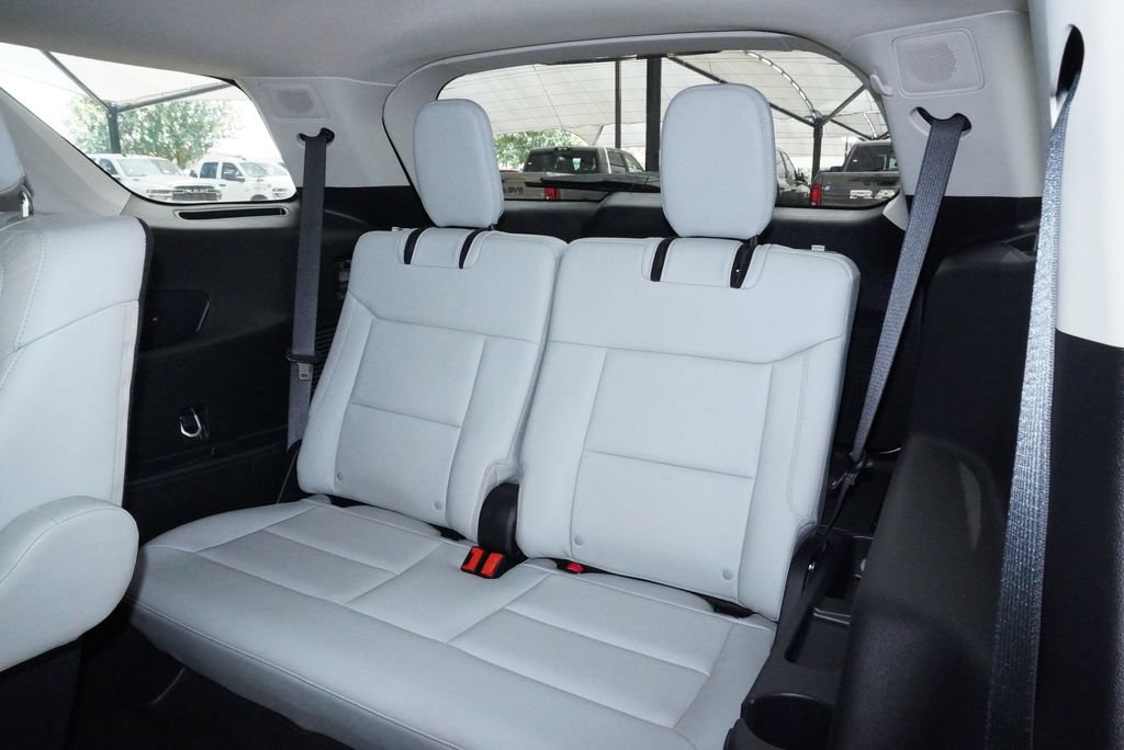Used 2025 Ford Explorer Platinum w/ Ultimate Package RWD image 31