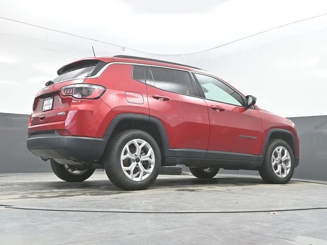 Used 2025 Jeep Compass Latitude AWD/4WD image 31