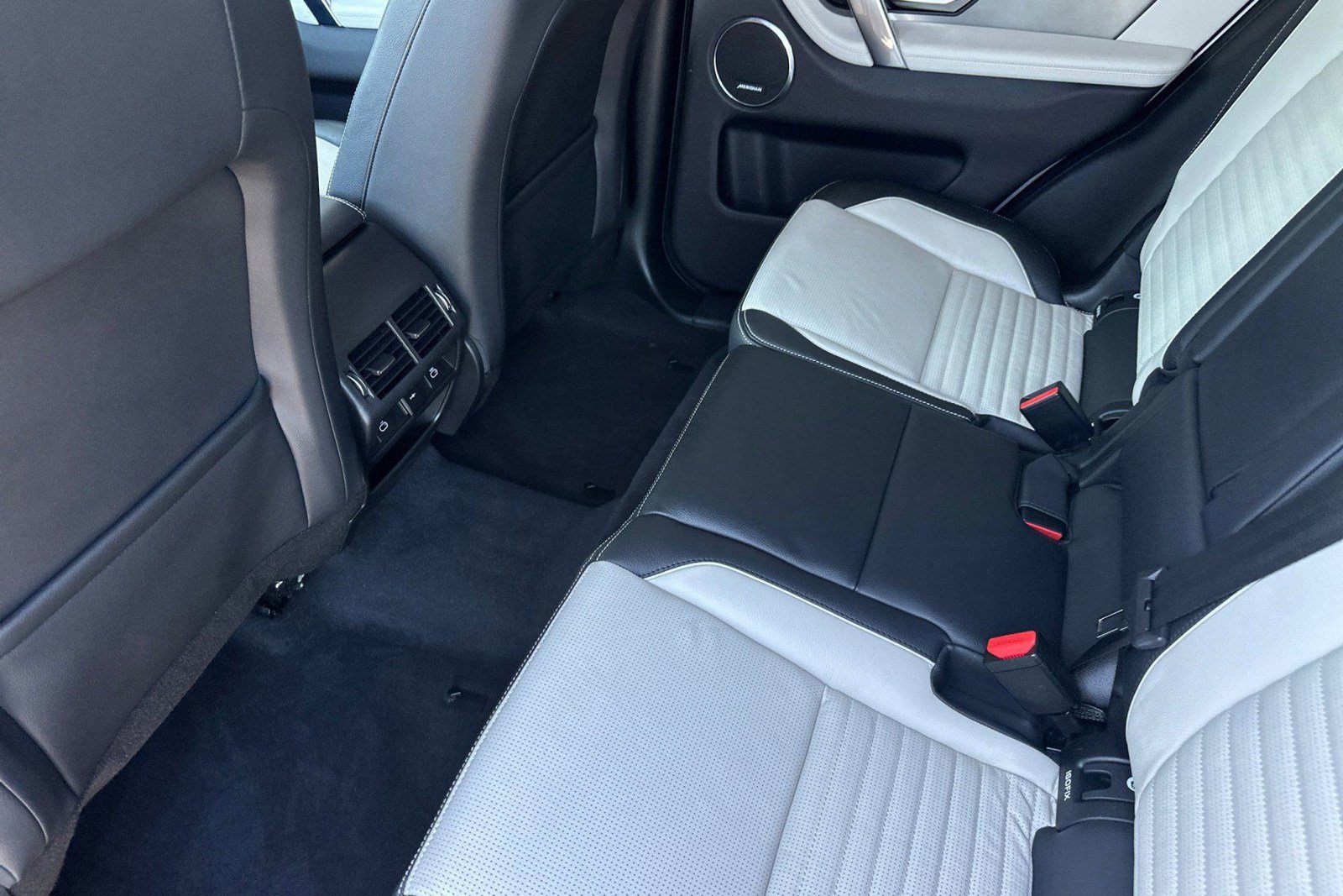Certified 2022 Land Rover Discovery Sport S R-Dynamic AWD/4WD image 15