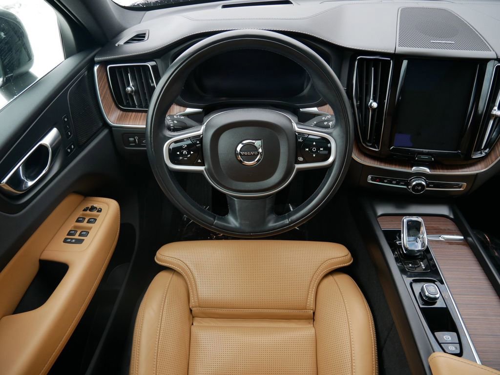 Used 2022 Volvo XC60 T8 Inscription w/ Advanced Package image 12