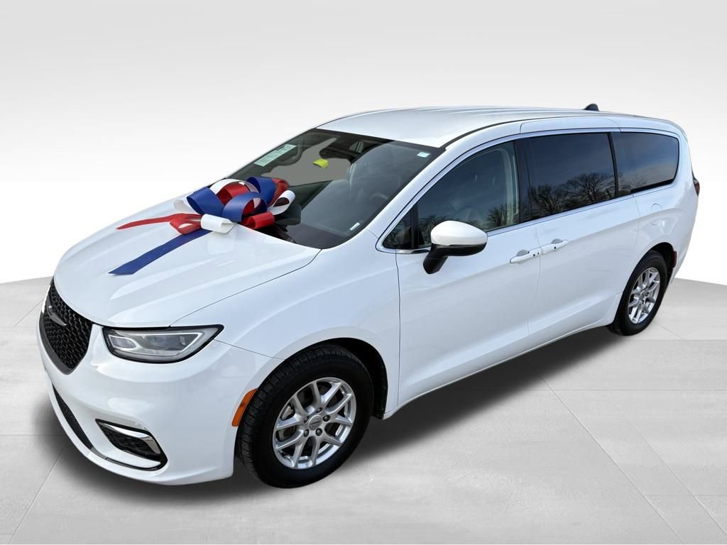 Used 2023 Chrysler Pacifica Touring-L image 12