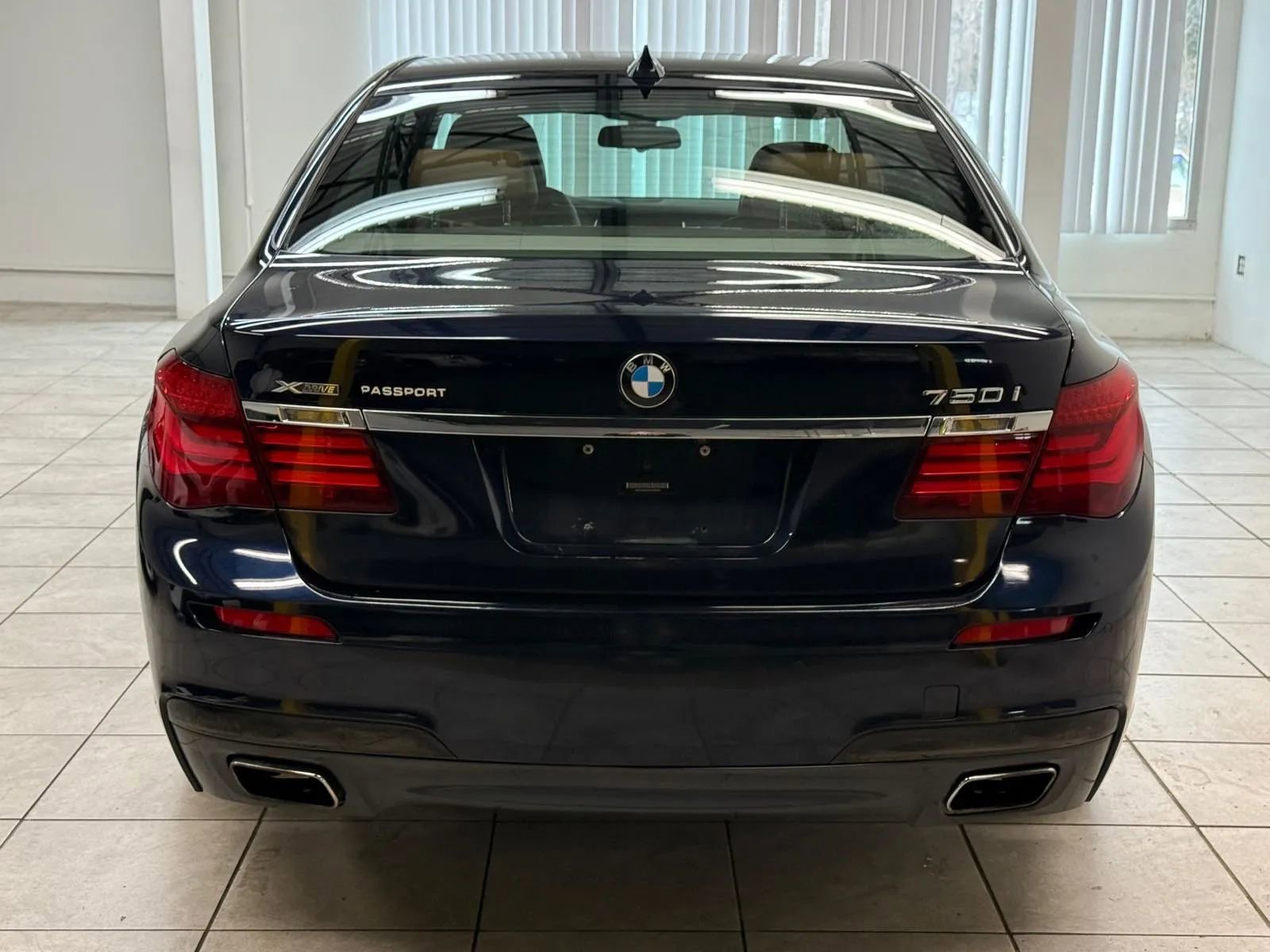 Used 2013 BMW 750i xDrive image 8