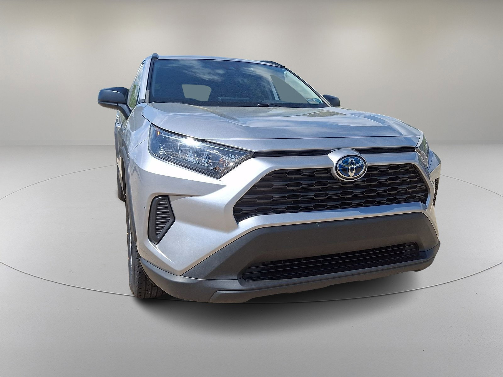 Used 2021 Toyota RAV4 LE image 2