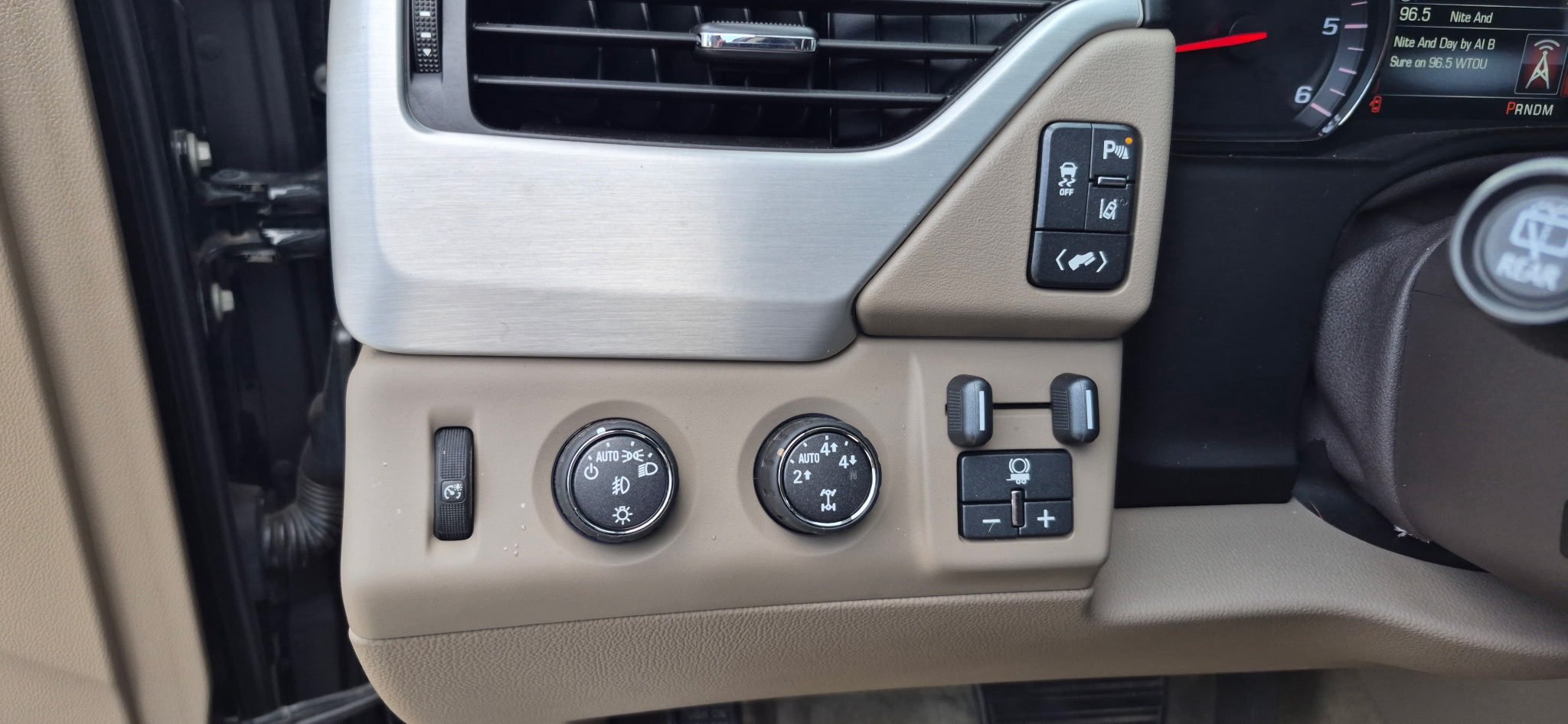 Used 2015 GMC Yukon SLT AWD/4WD image 9