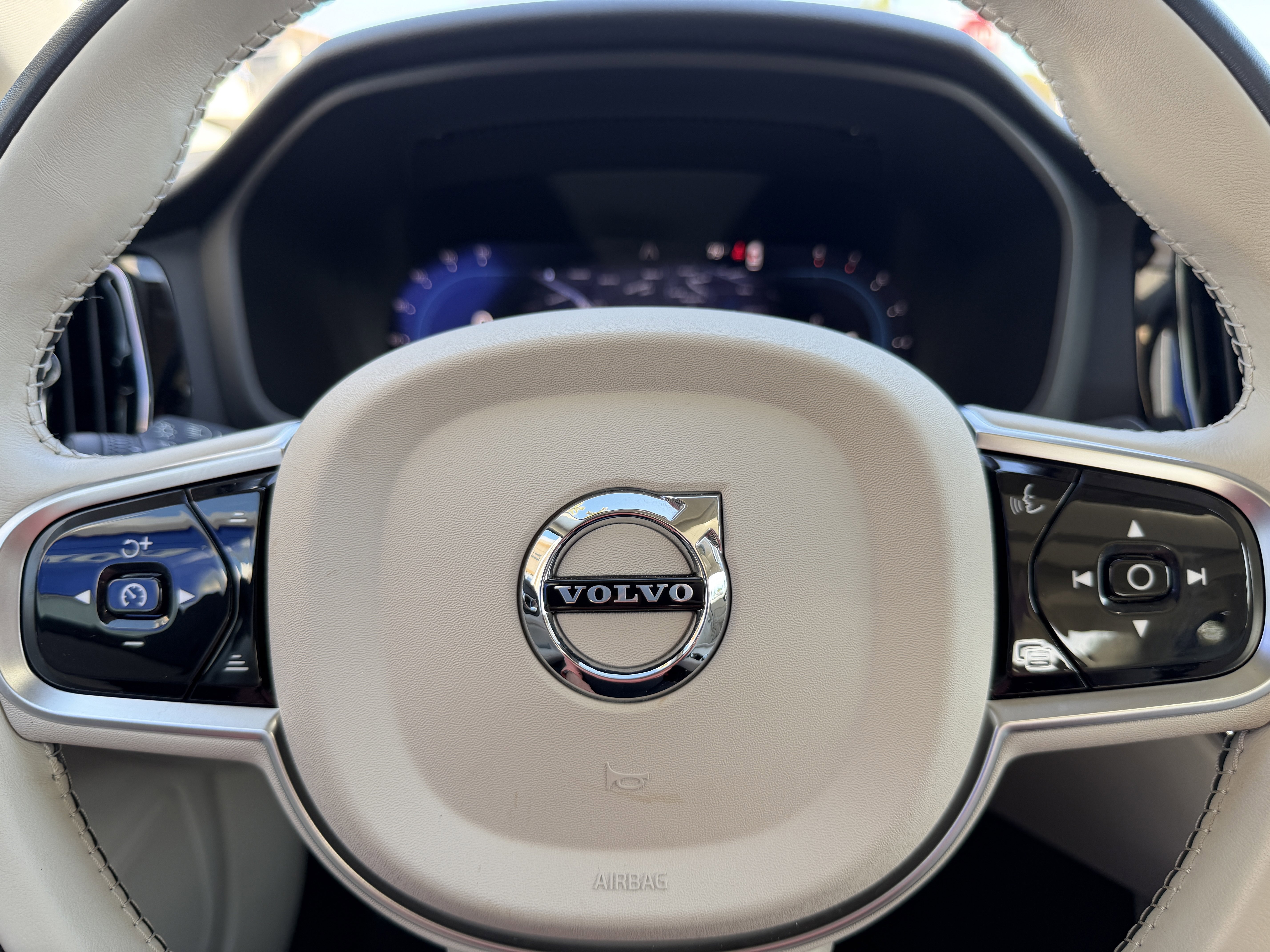 Certified 2025 Volvo S60 B5 Core image 30