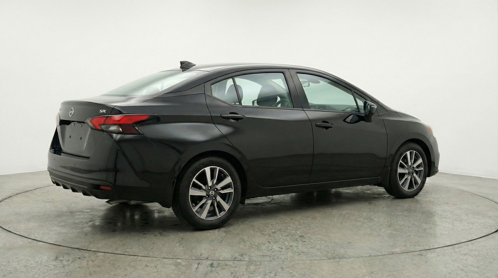 Used 2025 Nissan Versa SV image 9