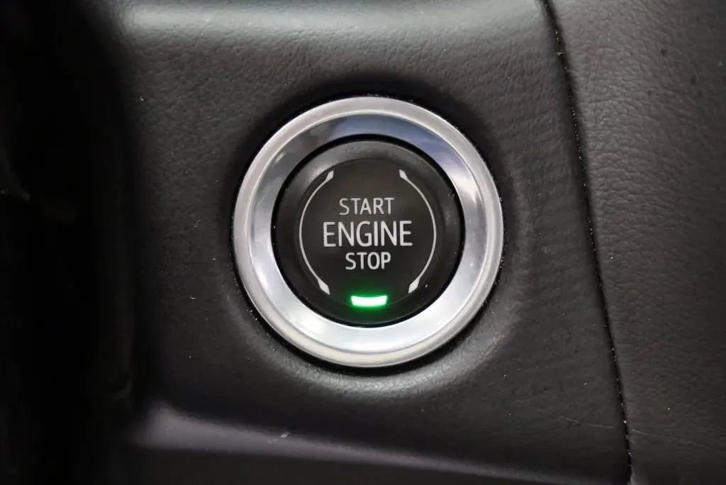 Used 2023 GMC Yukon XL SLT w/ SLT Luxury Package AWD/4WD image 24