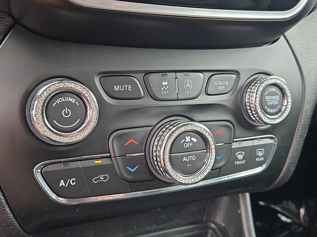 Used 2020 Jeep Cherokee Limited AWD/4WD image 15