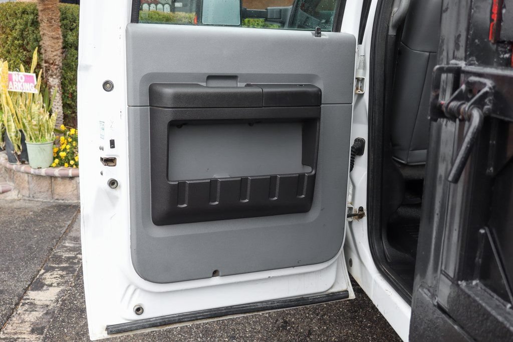 Used 2011 Ford F550 4x4 Crew Cab Super Duty w/ Payload Upgrade Pkg image 29