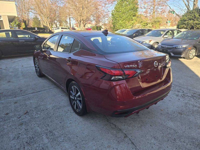 Used 2021 Nissan Versa SV image 3
