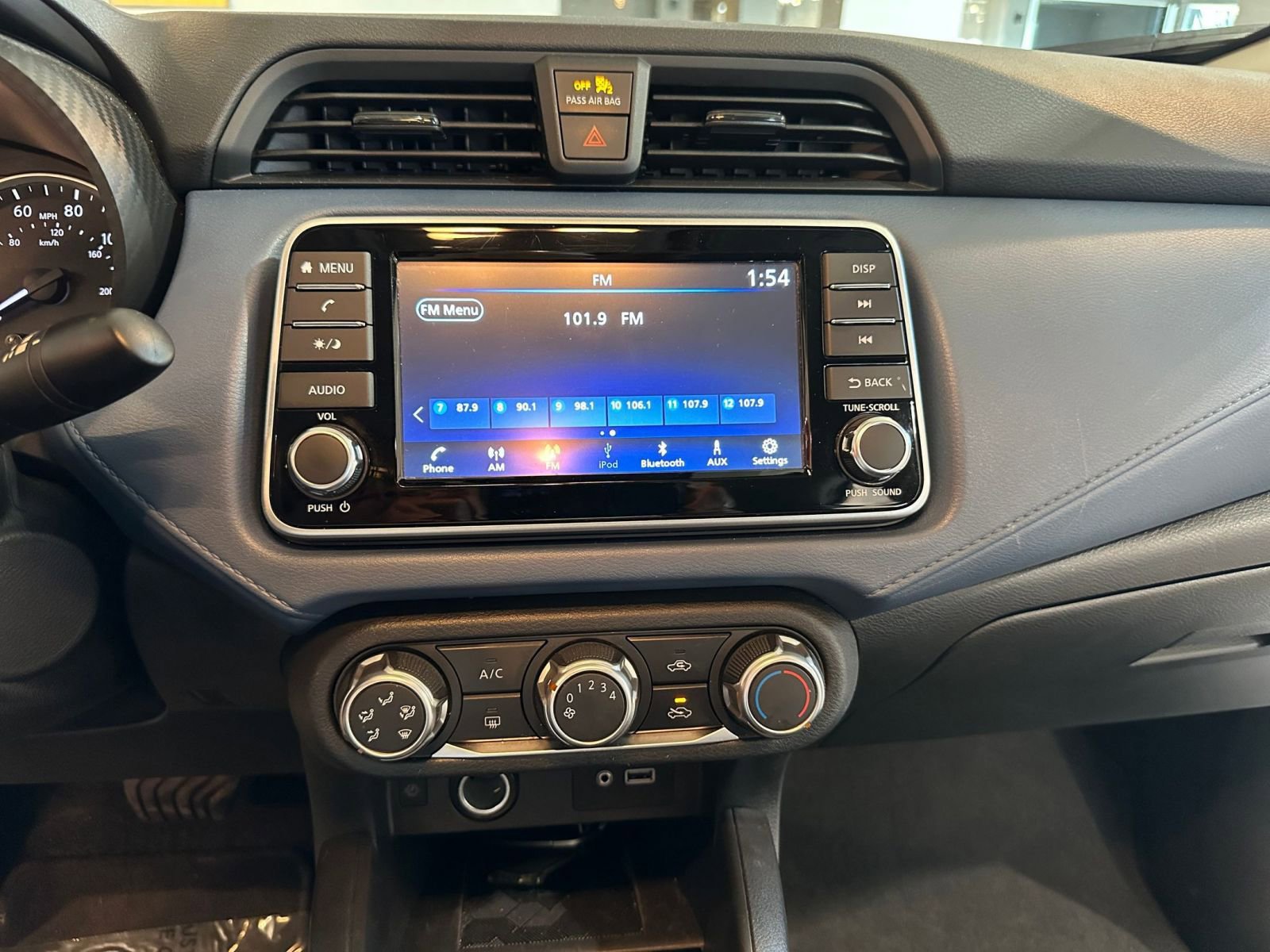 Used 2025 Nissan Versa SV image 17