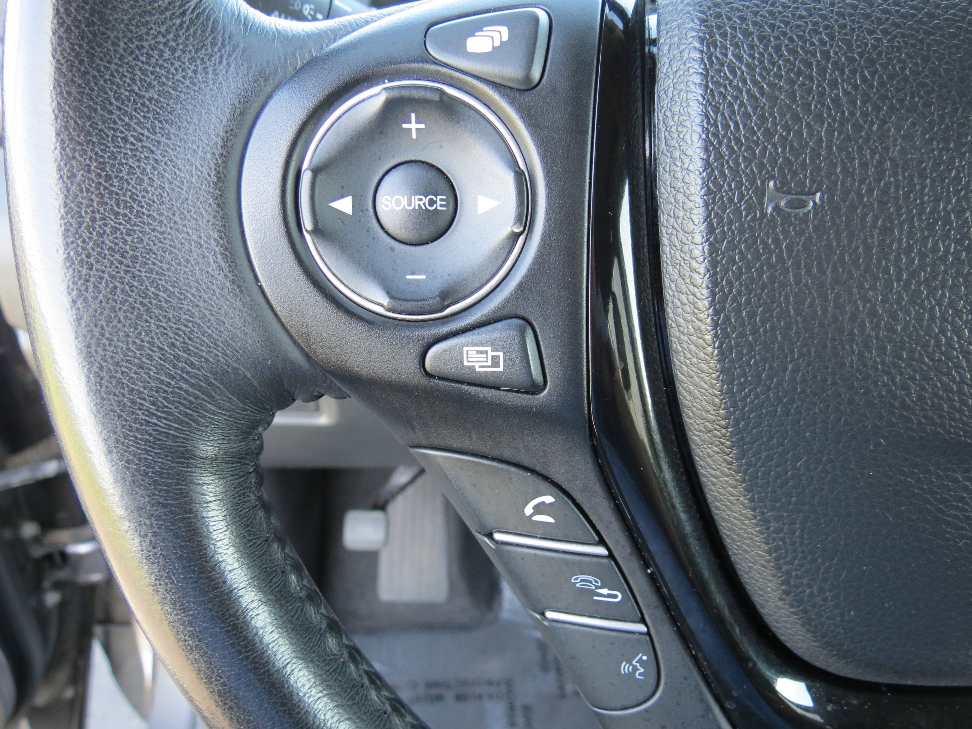 Used 2016 Honda Pilot Touring image 14