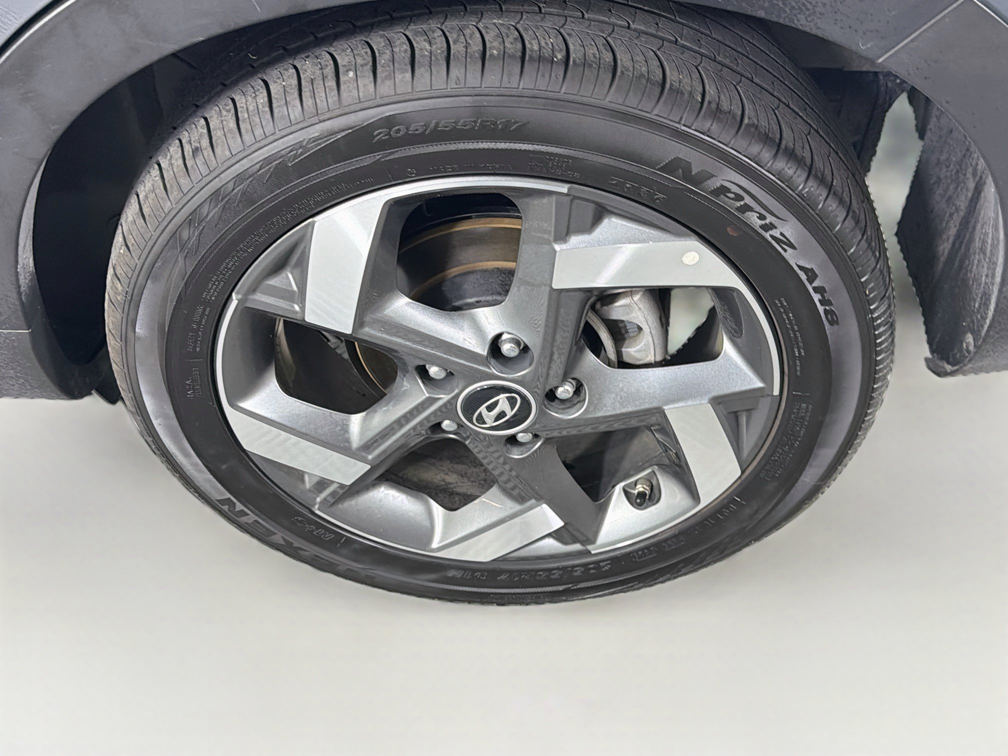 Used 2025 Hyundai Venue SEL FWD image 11