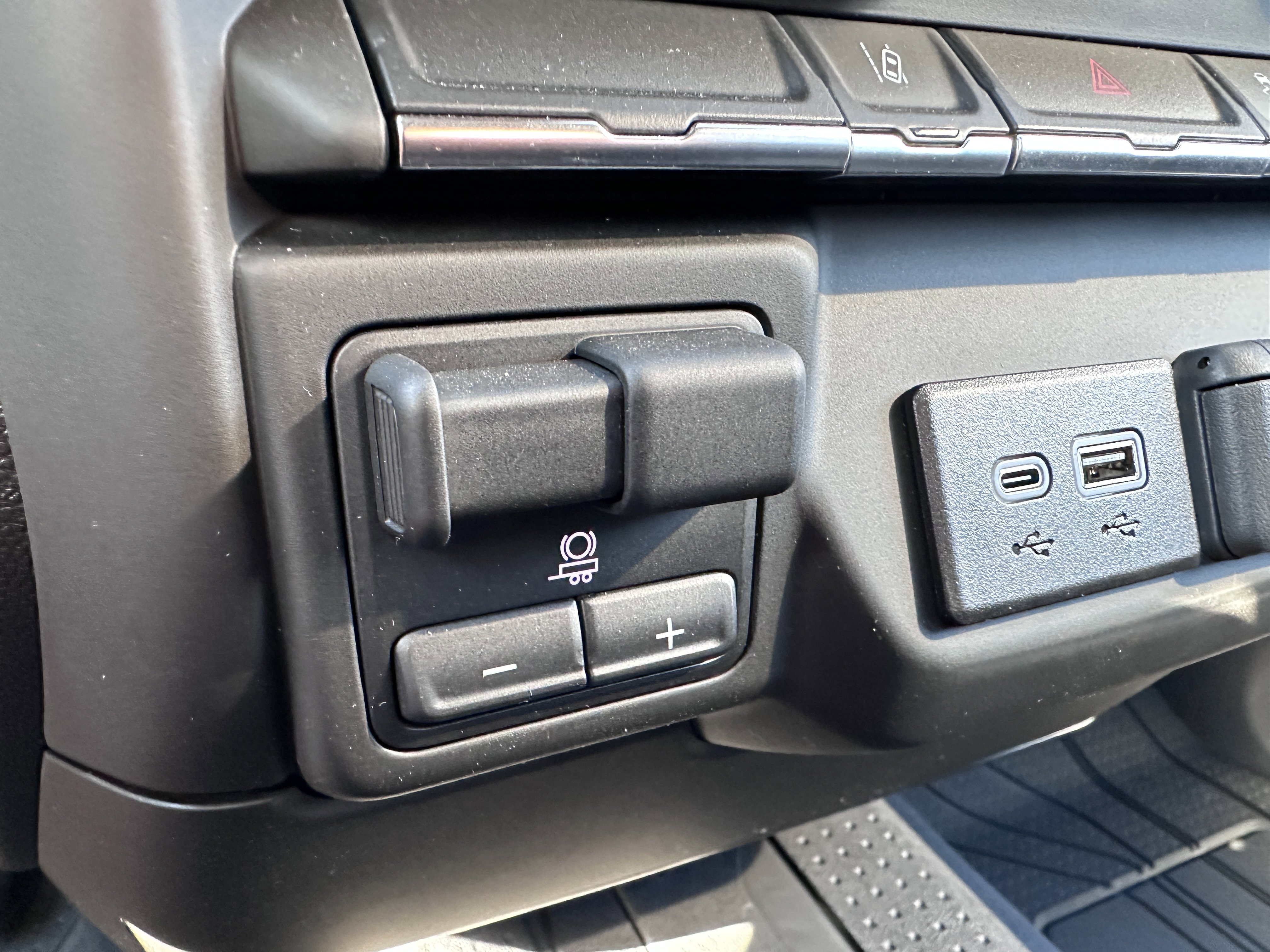 Used 2025 Chevrolet Silverado 2500 Custom image 18