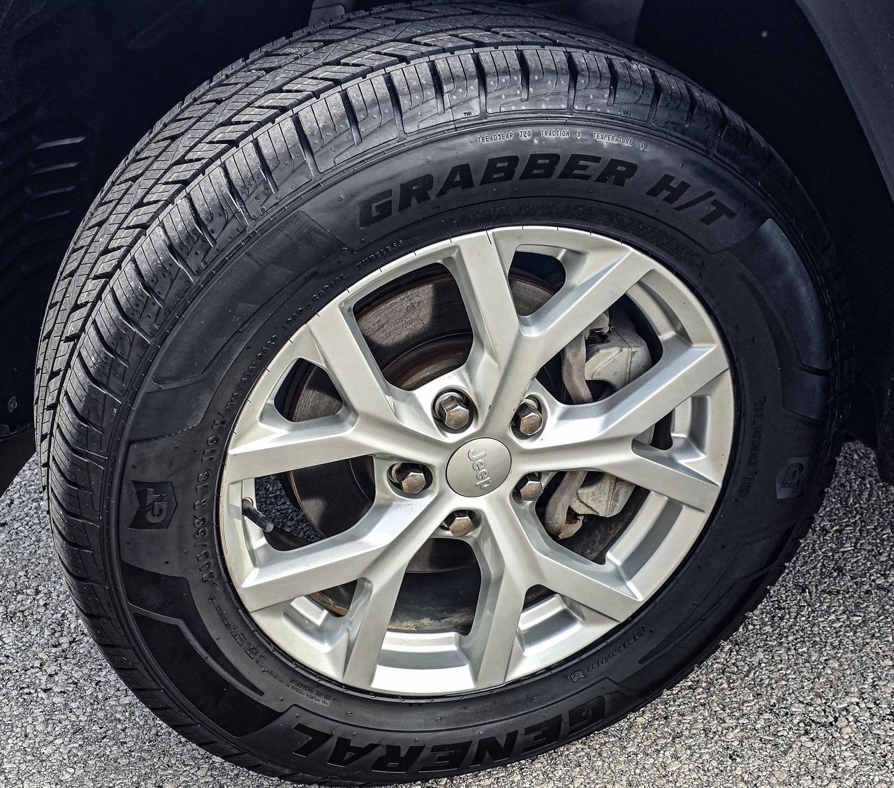 Used 2023 Jeep Grand Cherokee Limited w/ MOPAR Finishing Package AWD/4WD image 9