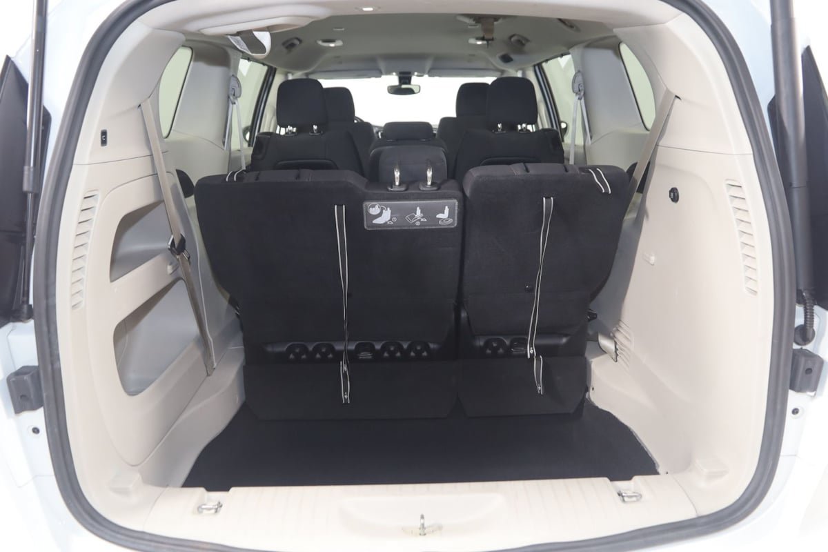 Used 2020 Chrysler Pacifica Touring FWD image 50