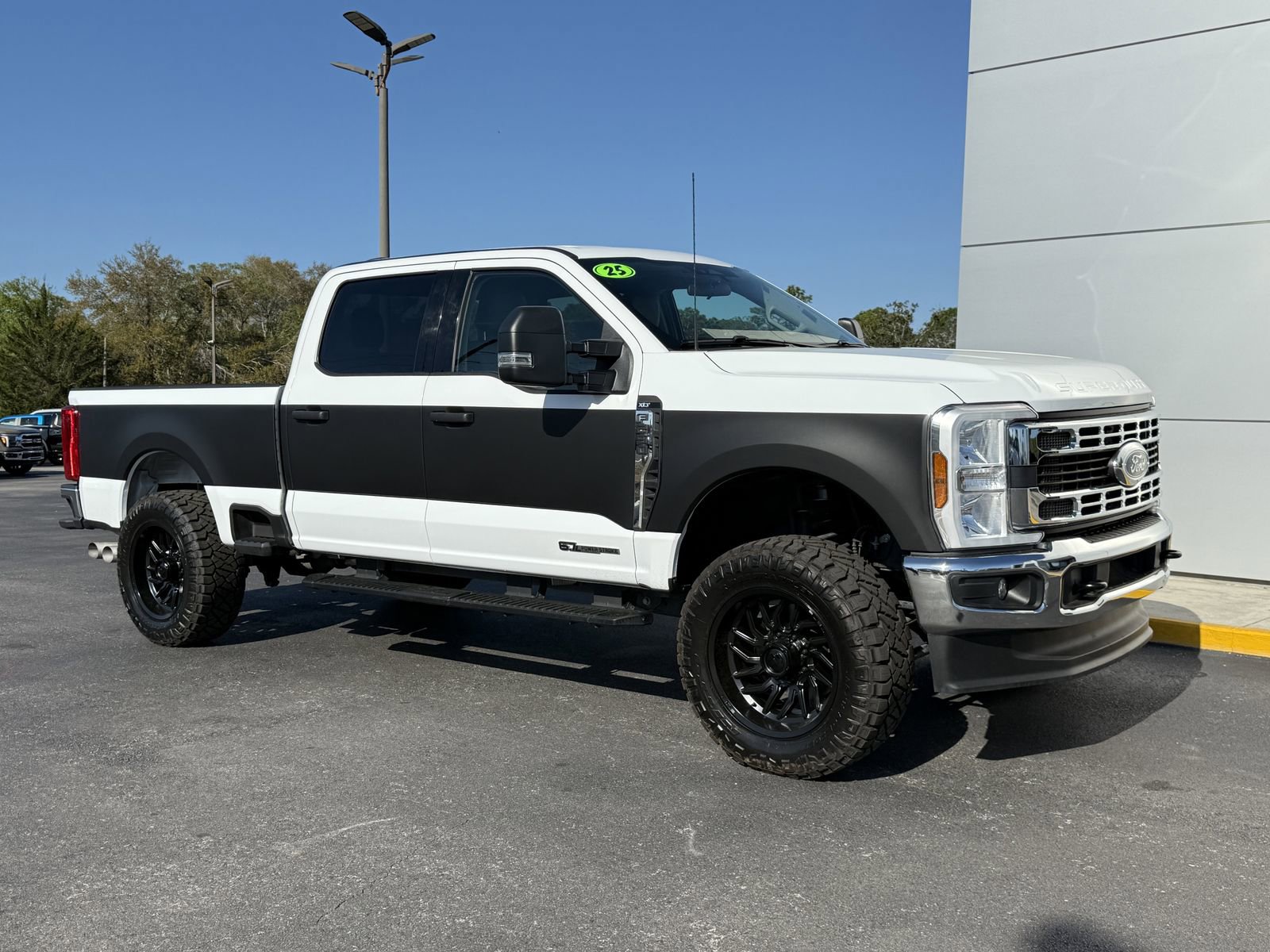 Used 2025 Ford F250 XLT image 2