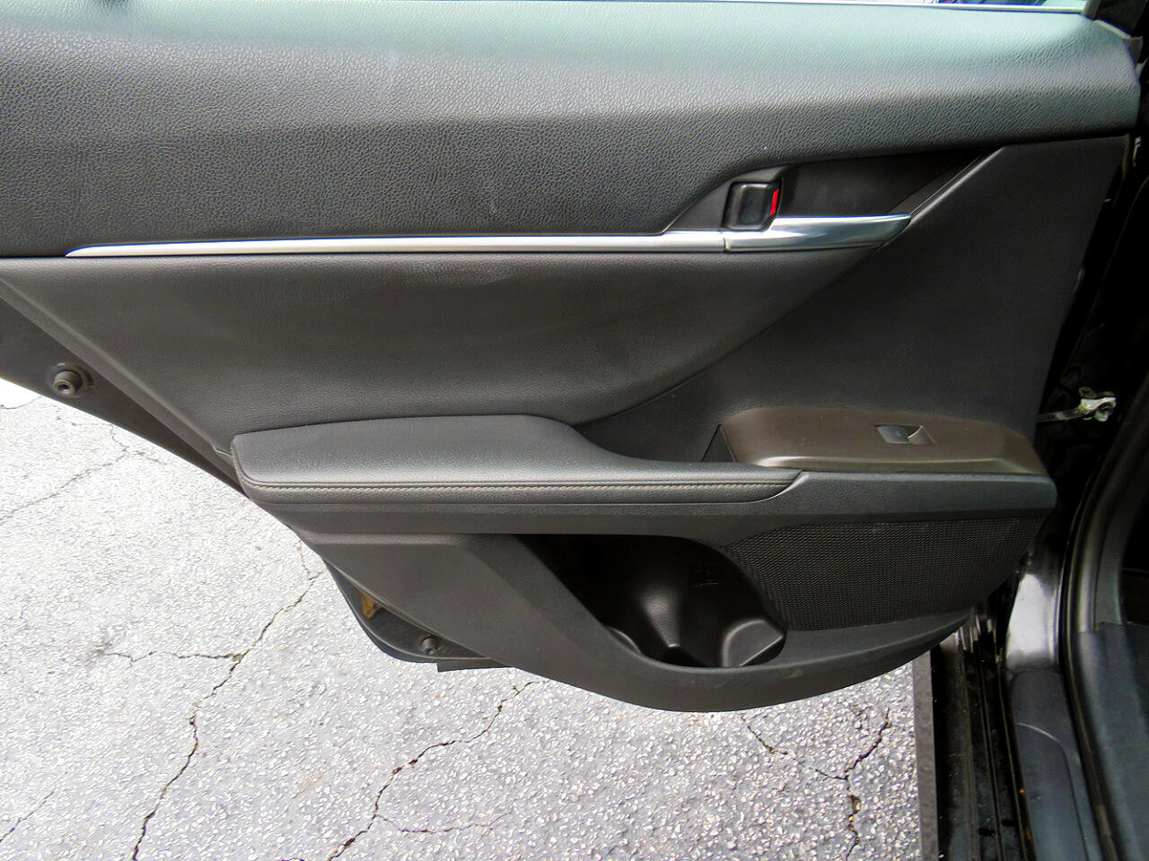 Used 2021 Toyota Camry XLE image 29