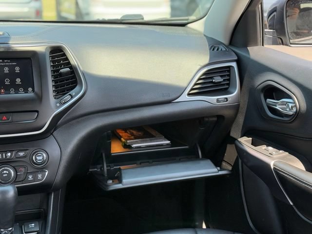 Used 2019 Jeep Cherokee Latitude Plus AWD/4WD image 25