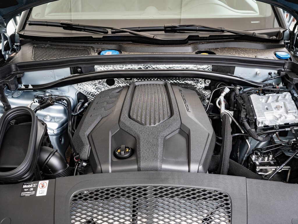 Used 2025 Porsche Macan image 35