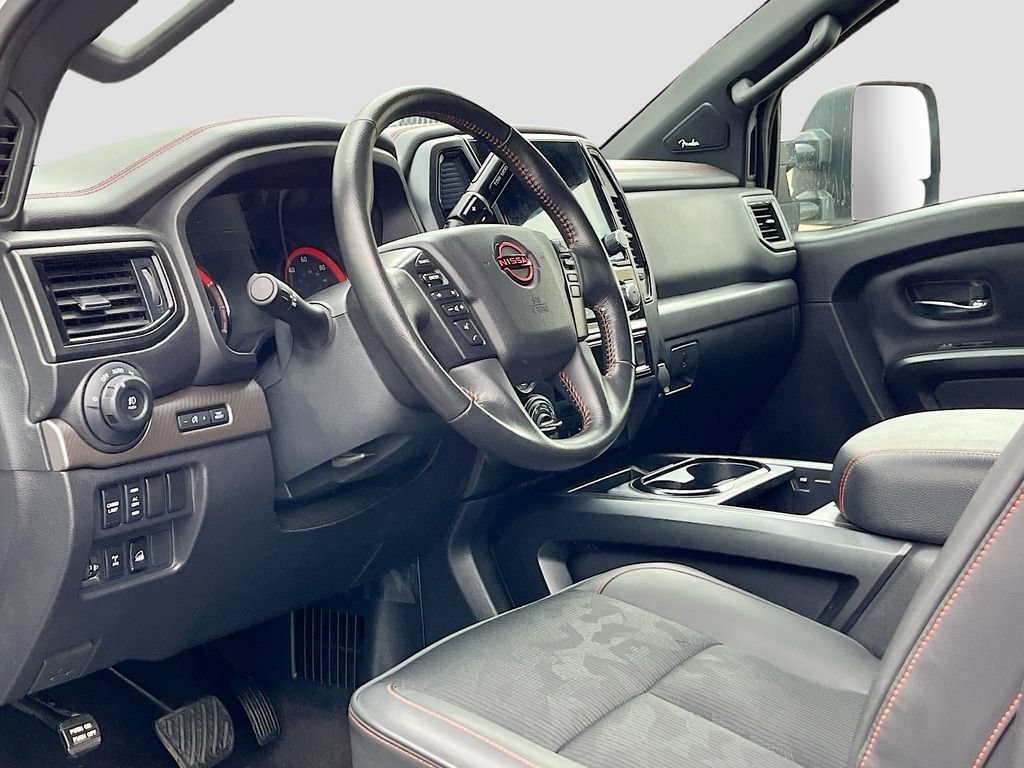 Used 2023 Nissan Titan PRO-4X AWD/4WD image 9