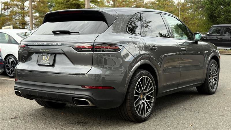 Used 2023 Porsche Cayenne w/ Premium Package image 6