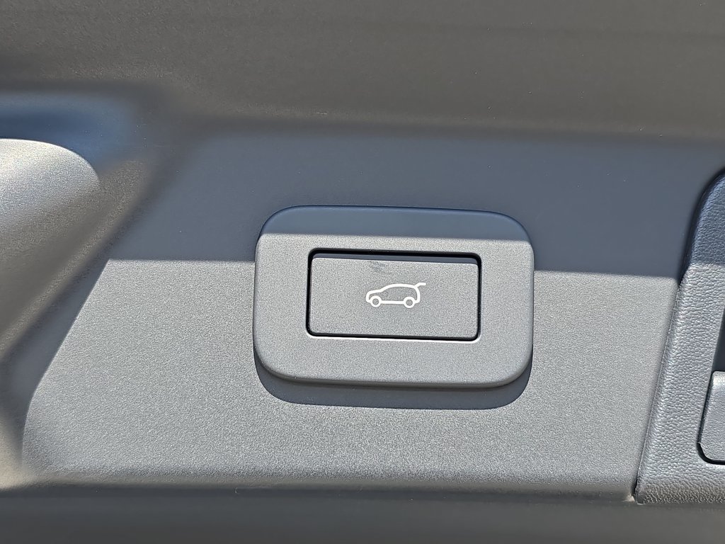 New 2026 Land Rover Range Rover Velar S AWD/4WD image 13