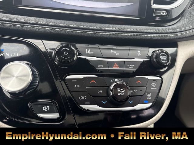 Used 2023 Chrysler Pacifica Limited image 25