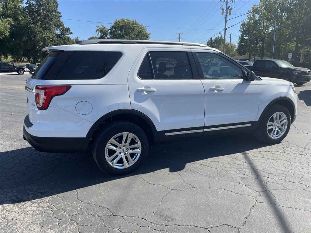 Used 2018 Ford Explorer XLT image 7
