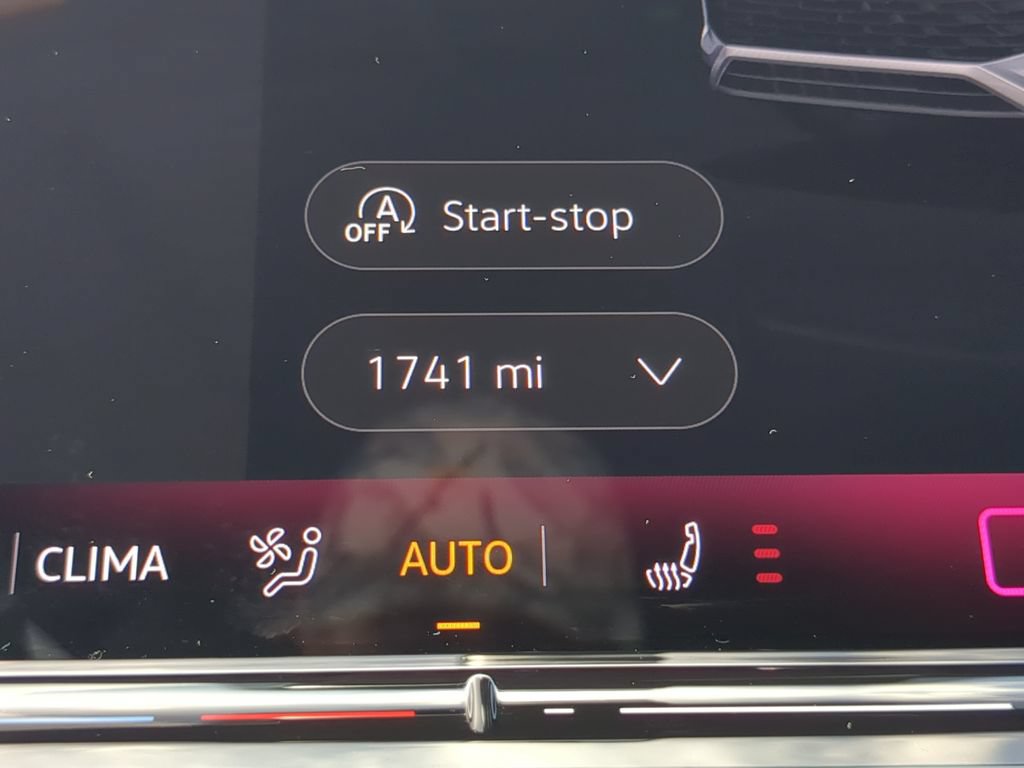 Certified 2026 Volkswagen Tiguan SE R-Line FWD image 33