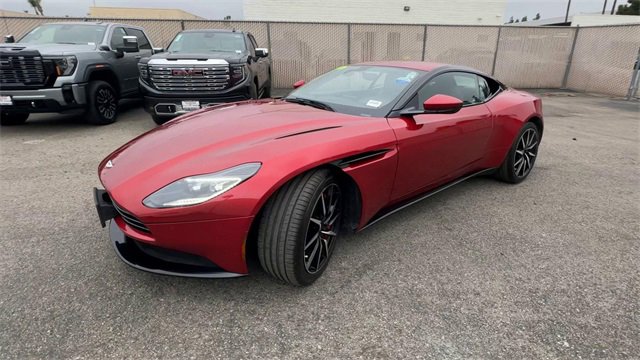 Used 2020 Aston Martin DB11 Coupe image 4