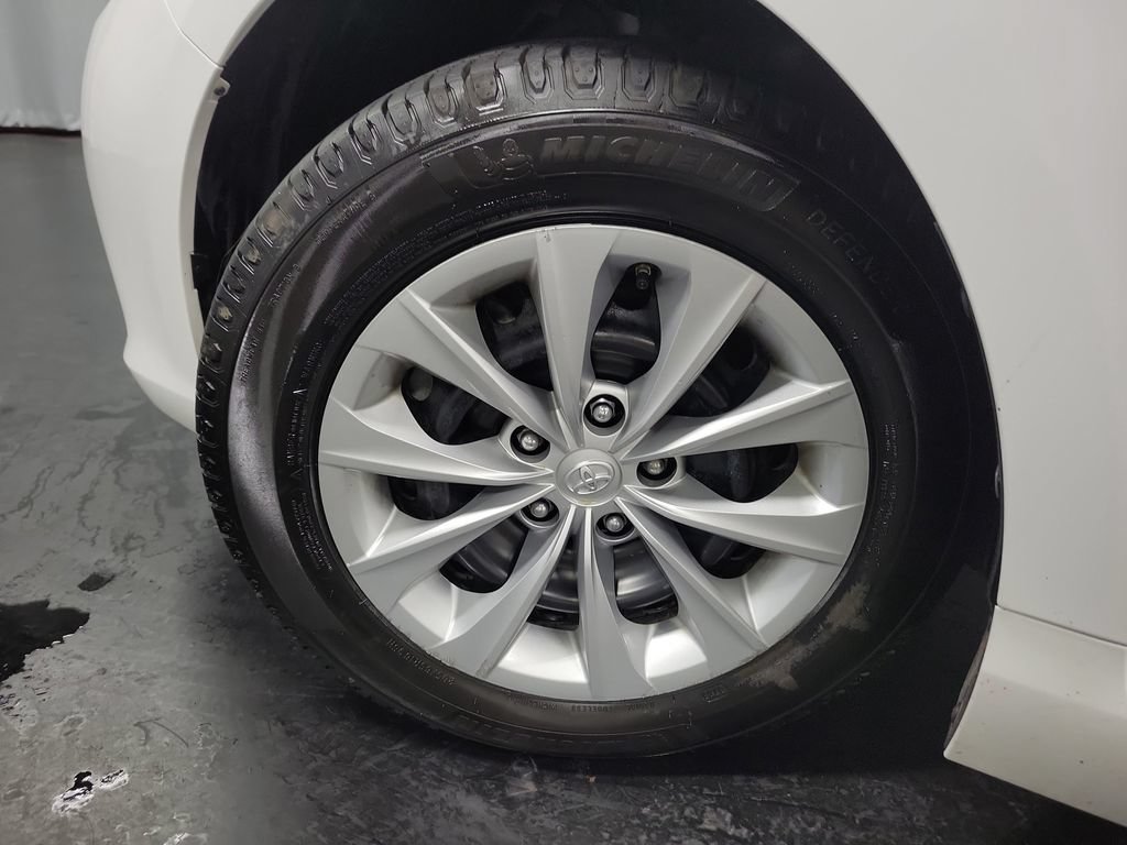 Used 2016 Toyota Camry LE FWD image 13