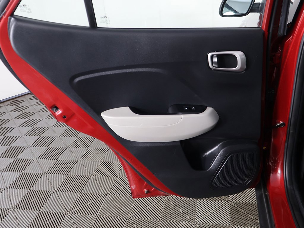 Used 2023 Hyundai Venue SEL image 21