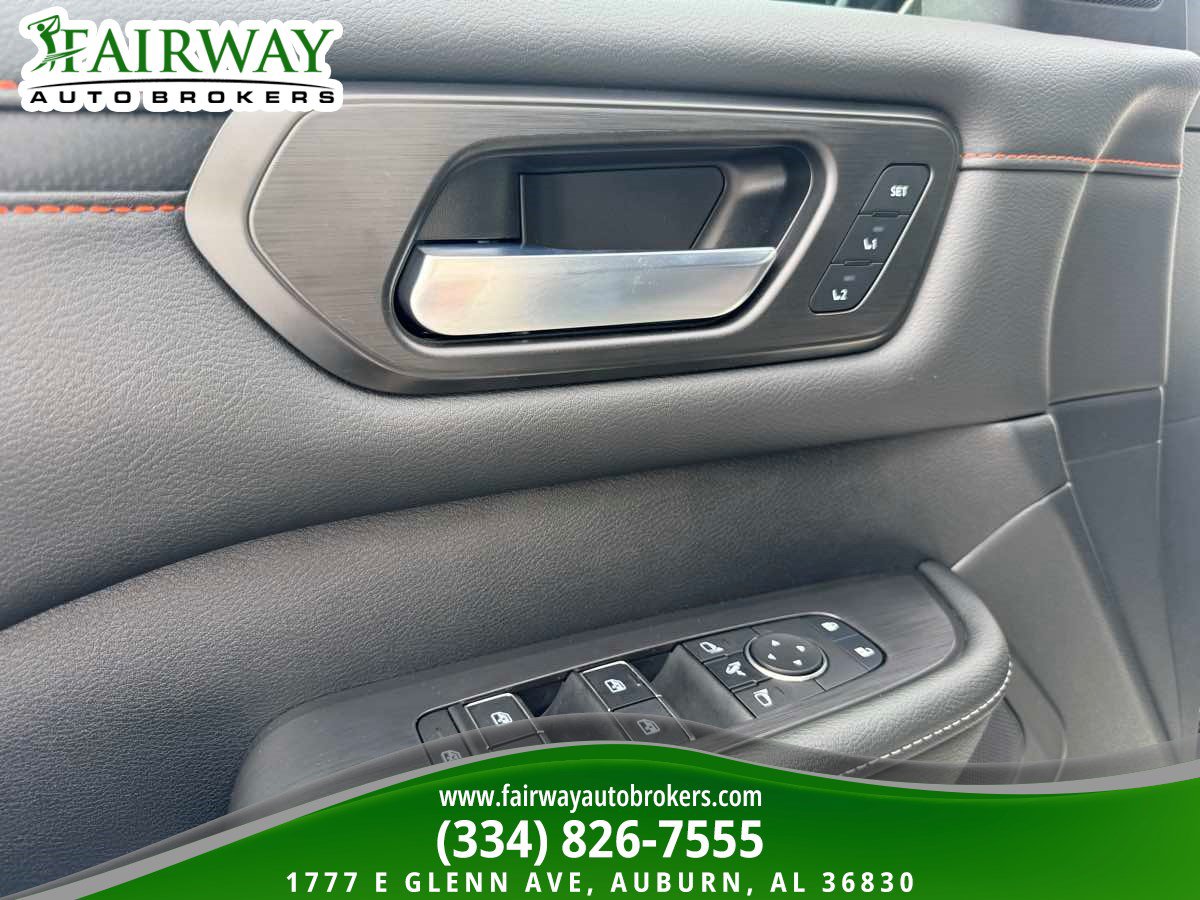 Used 2025 Nissan Armada PRO-4X w/ Pro-4X Premium Package AWD/4WD image 15