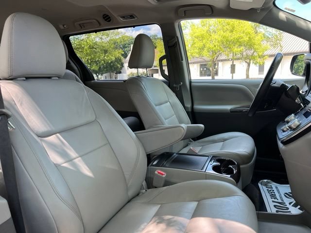 Used 2018 Toyota Sienna XLE w/ XLE Navigation Package AWD/4WD image 22