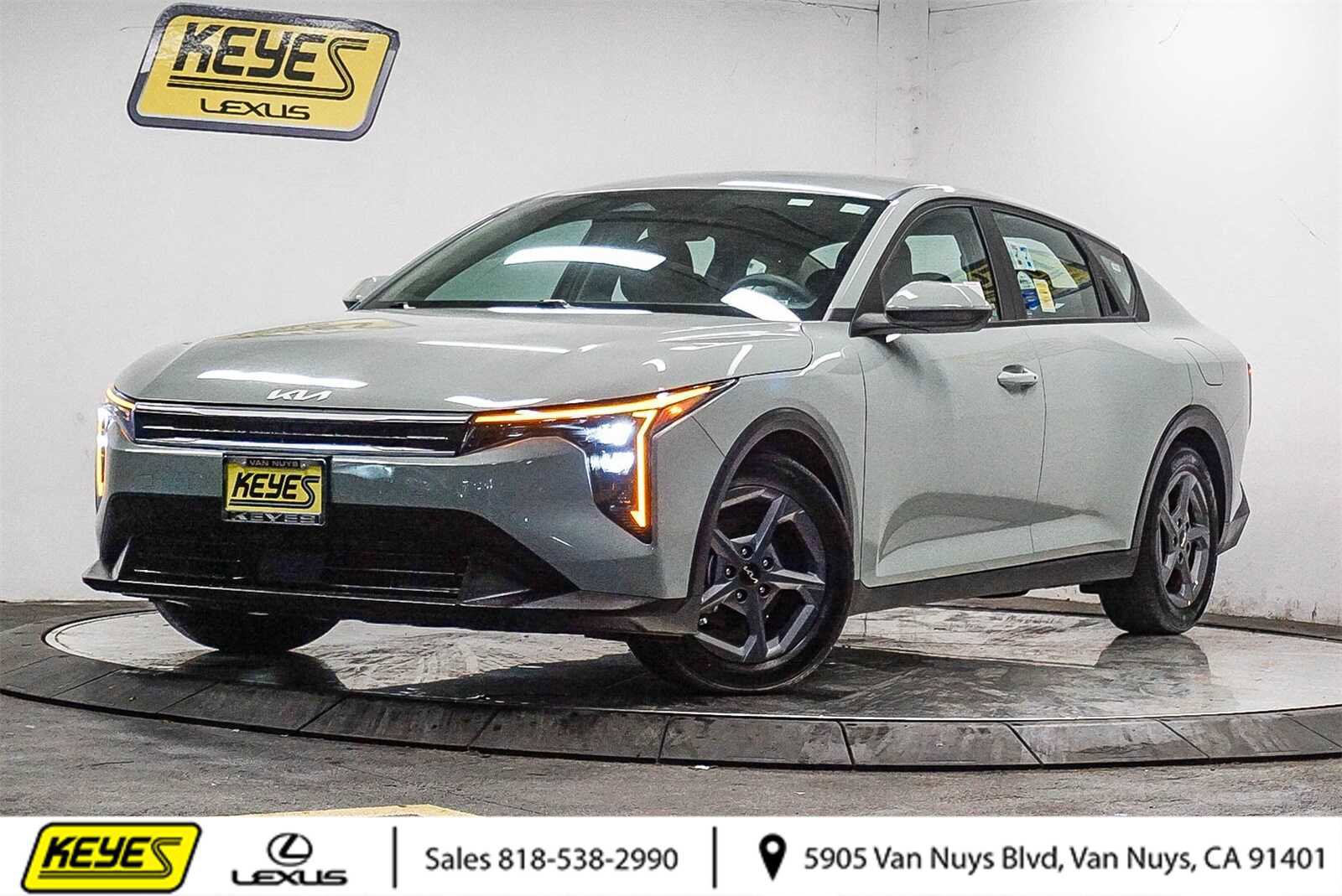 Used 2025 Kia K4 LXS image 1