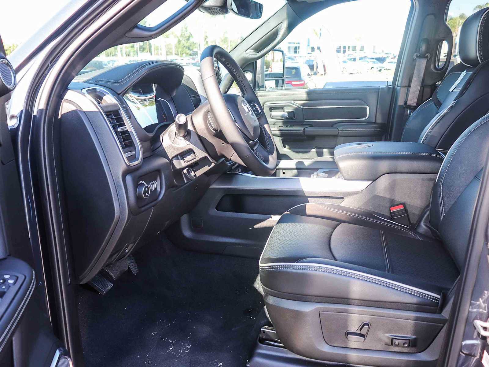 New 2026 RAM 3500 Laramie AWD/4WD image 24