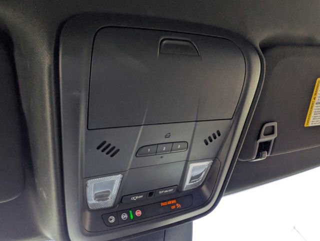 Used 2025 Cadillac XT4 Premium Luxury image 22