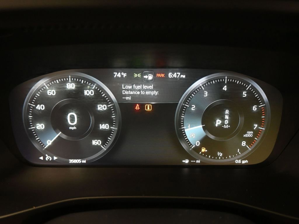 Used 2022 Volvo XC40 T5 Momentum AWD/4WD image 13