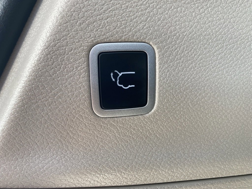 Used 2024 Chrysler Pacifica Touring-L image 22