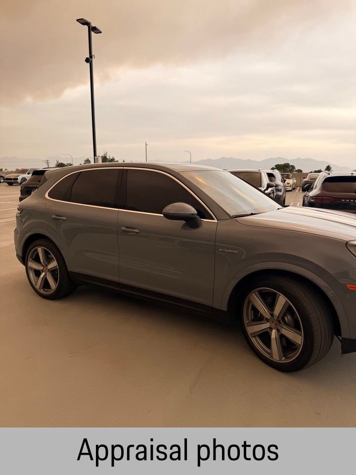 Certified 2024 Porsche Cayenne AWD/4WD image 6