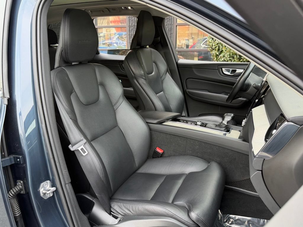 Used 2020 Volvo XC60 T6 Inscription AWD/4WD image 36