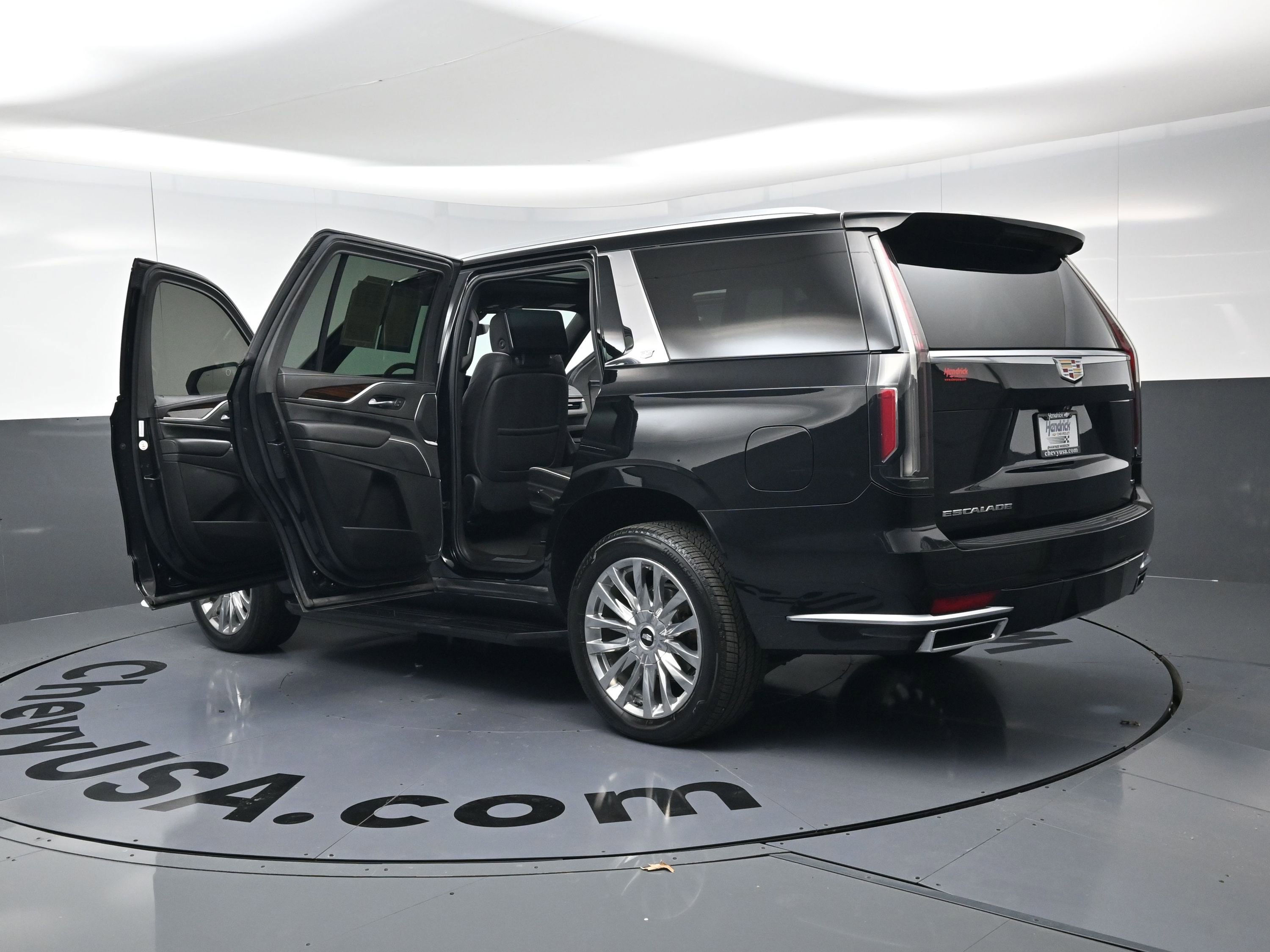 Used 2021 Cadillac Escalade Premium Luxury image 29