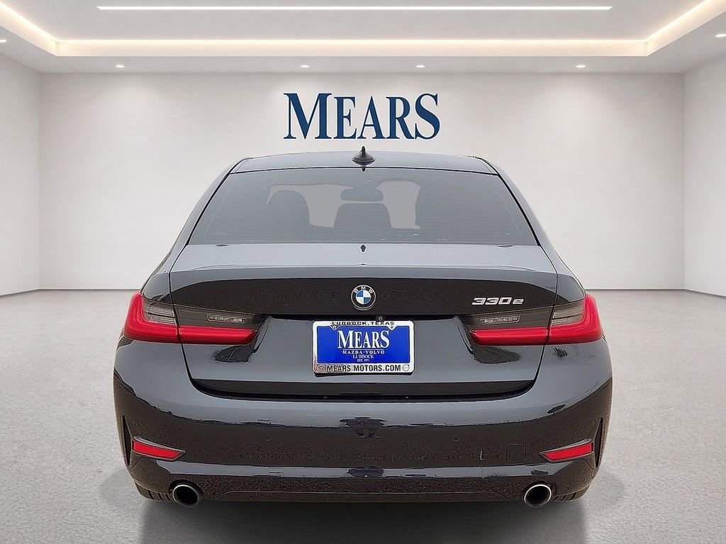 Used 2021 BMW 330e w/ Convenience Package RWD image 4