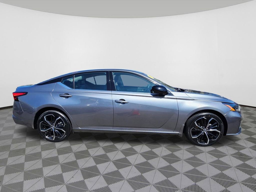 Used 2023 Nissan Altima 2.5 SR AWD/4WD image 6