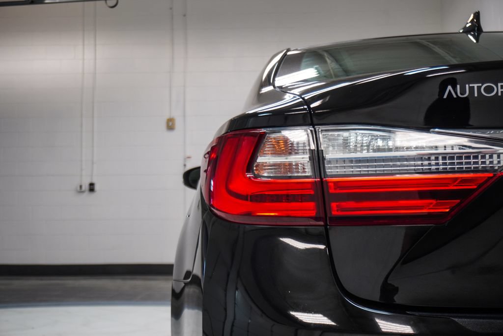 Used 2018 Lexus ES 350 w/ Luxury Package w/Wood Trim FWD image 14