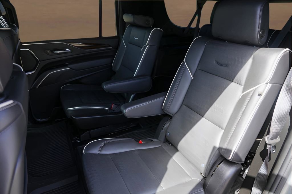 Used 2024 Cadillac Escalade ESV Premium Luxury w/ Performance Package image 26