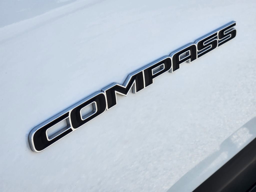 Used 2025 Jeep Compass Latitude AWD/4WD image 12